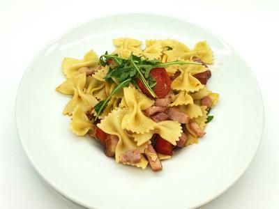 FARFALLE CON RUCOLA E POMODORINI